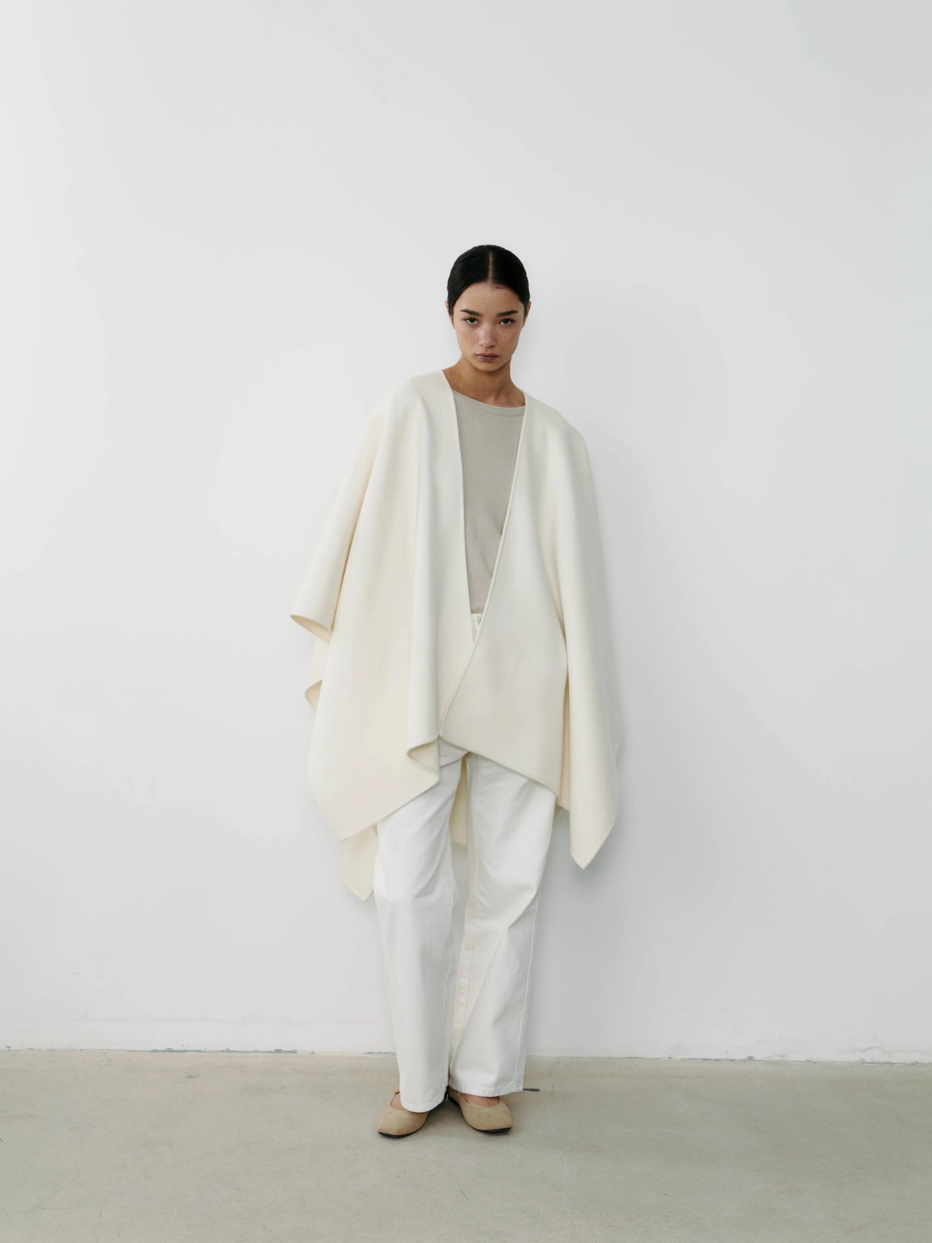 The Curated The Cashmere Cape white NH-051_white