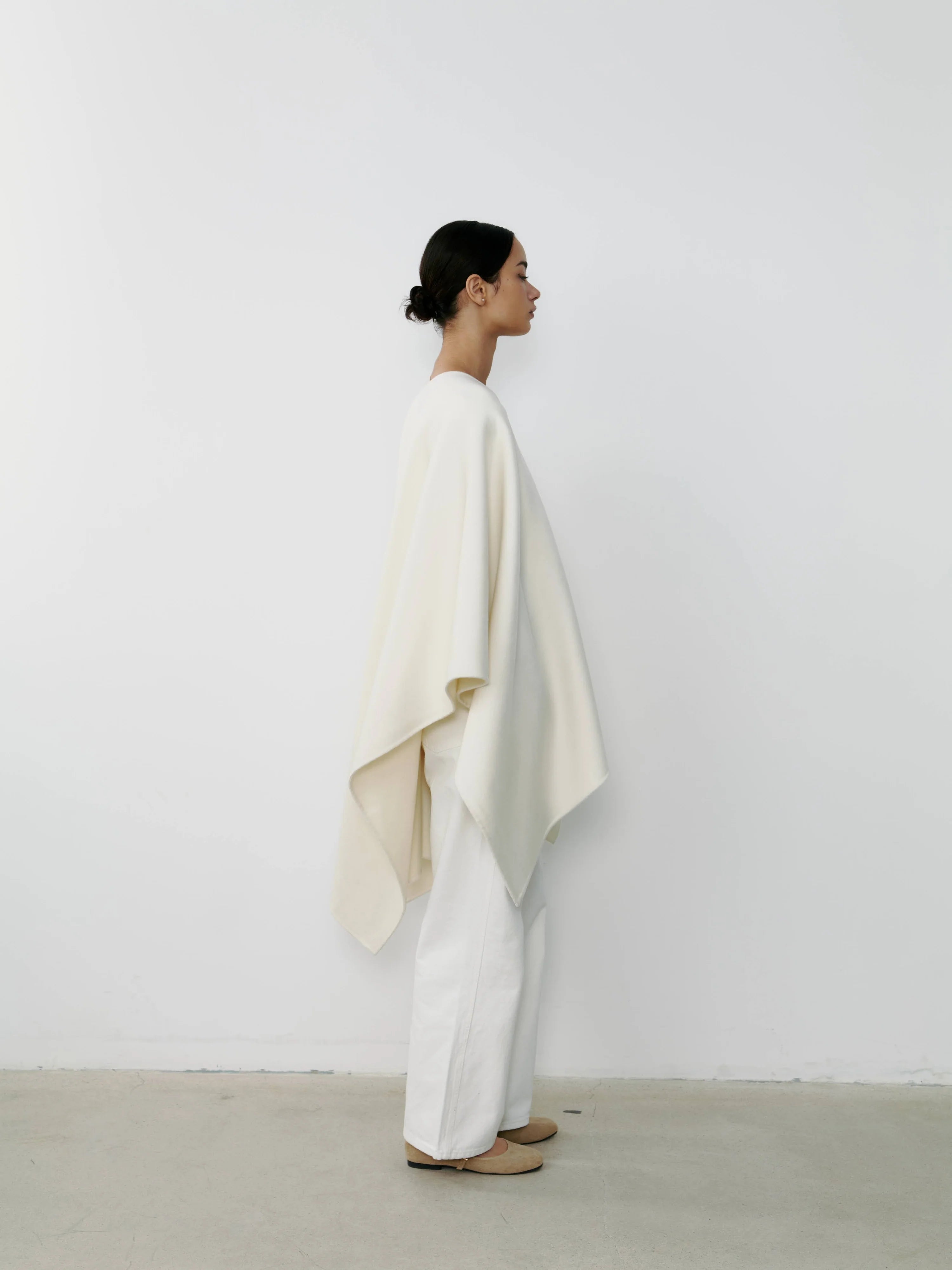 The Curated The Cashmere Cape white NH-051_white