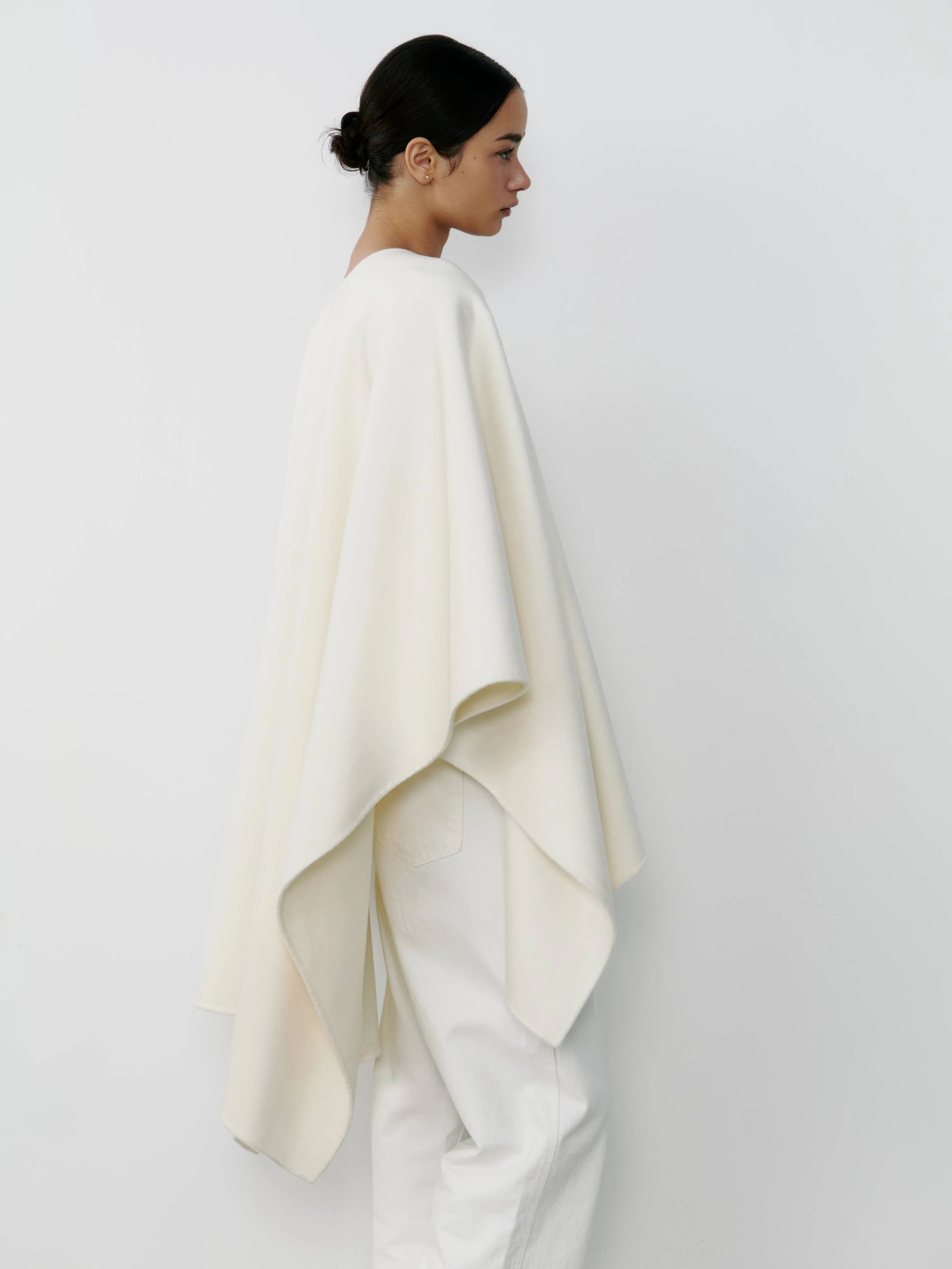 The Curated The Cashmere Cape white NH-051_white