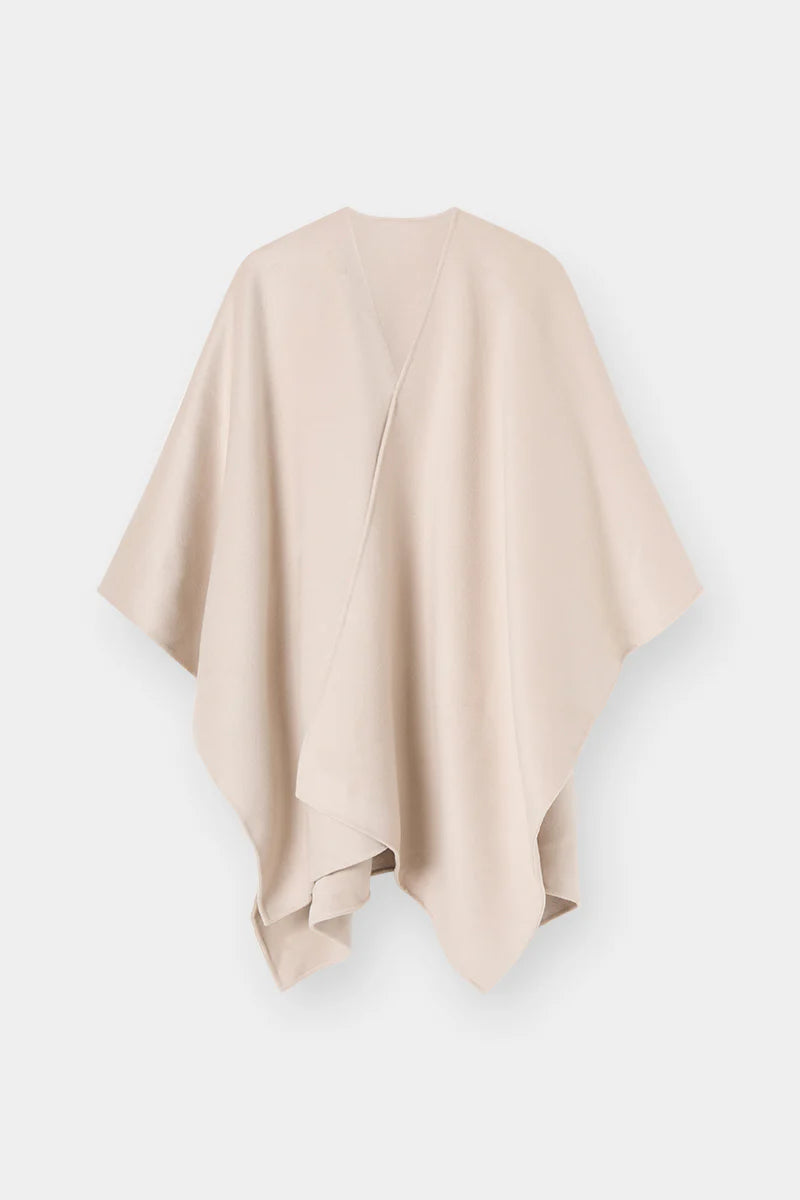 The Curated The Cashmere Cape bone white NH-051_RM002