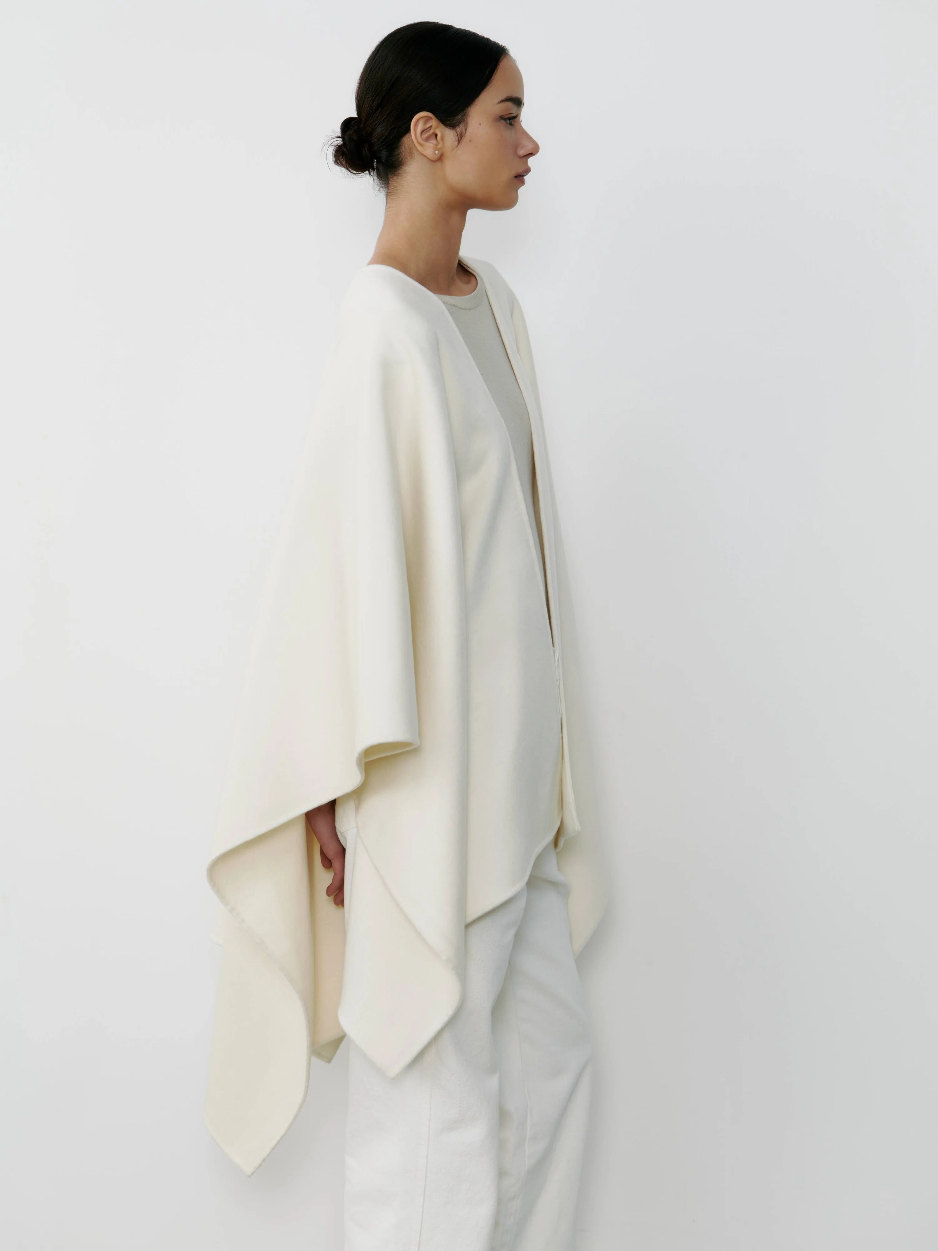 The Curated The Cashmere Cape white NH-051_white